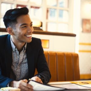 褒めてくれる人の5つ心理や狙いは？素直に褒める人の見極め方を簡単に紹介！